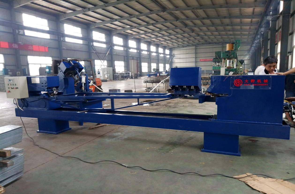 新鄉(xiāng)市大野機(jī)械制造有限公司對料塔扇形彎邊機(jī)的開發(fā)研制,升級換代的變化。